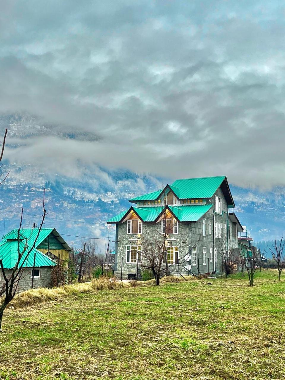 Fluestern Hostel And Cafe Nagar  Exterior foto