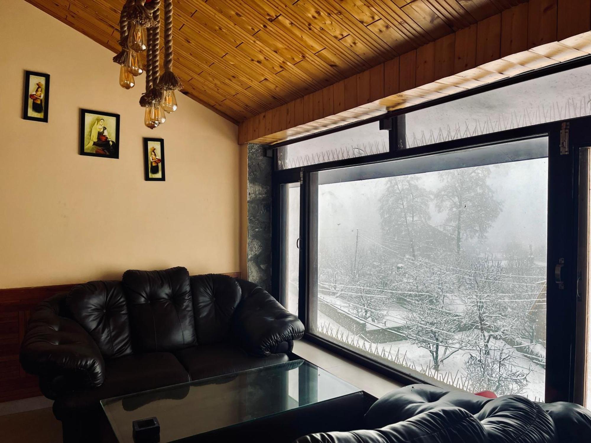 Fluestern Hostel And Cafe Nagar  Exterior foto