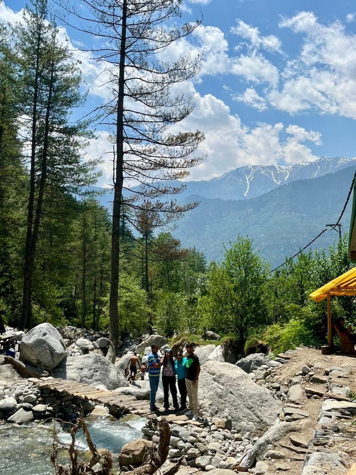 Fluestern Hostel And Cafe Nagar  Exterior foto
