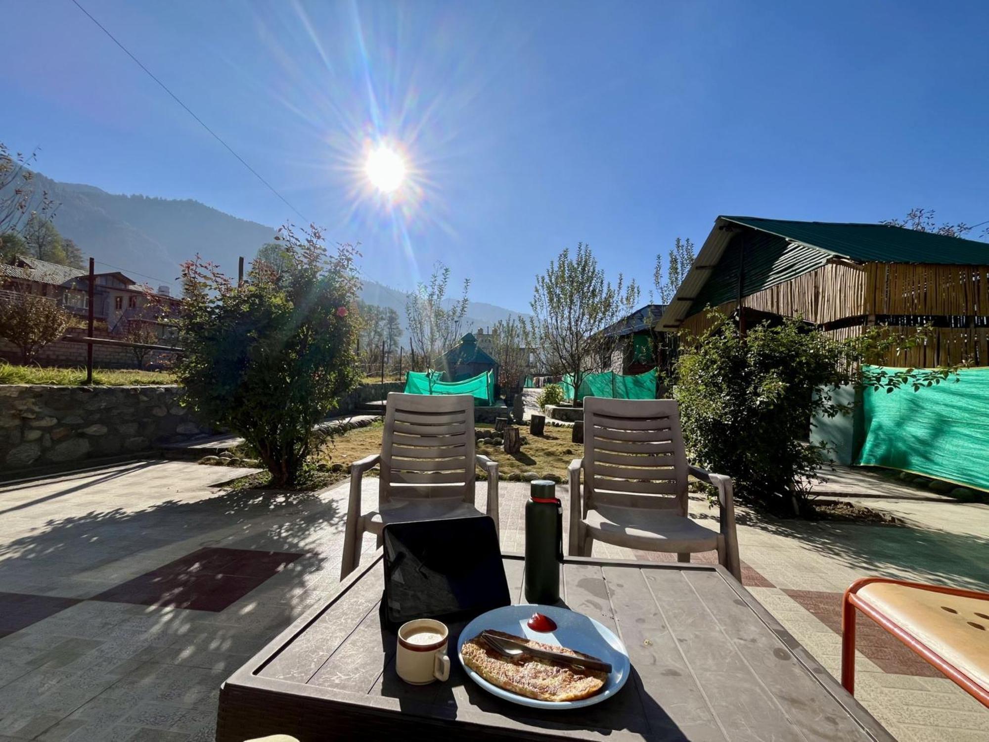 Fluestern Hostel And Cafe Nagar  Exterior foto